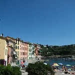A Pochi Passi Dal Mare Di San Michele By Portofinovacanze
